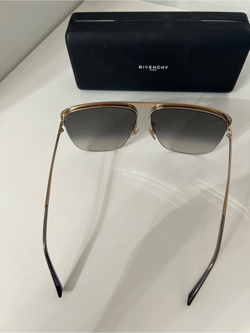 Givenchy oversized Authentic sunglasses with Gray Gradient Lenses. - Picture 7 of 12